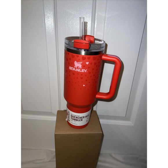 🔥 STANLEY VALENTINE DAY 40oz TUMBLER SWEET HEARTS AUTHENTIC NEW 2025 - Picture 2 of 3